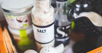 Salz - nicht nur in der Suppe wichtig | apomio Gesundheitsblog