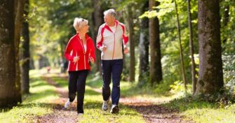 Fit und elastisch bis ins hohe Alter: Sport und Bewegung machen´s möglich! | apomio Gesundheitsblog