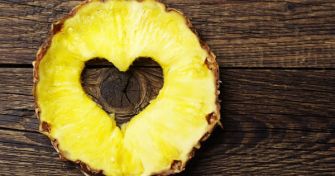 Wunderwaffe Ananas: Vitamine, Mineralstoffe und Enzyme unterstützen die Gesundheit | apomio Gesundheitsblog