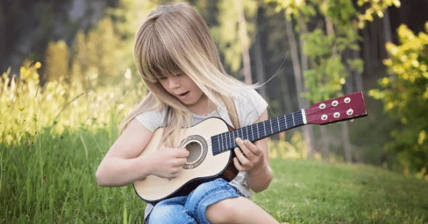 Kinder und Musikinstrumente | apomio Gesundheitsblog