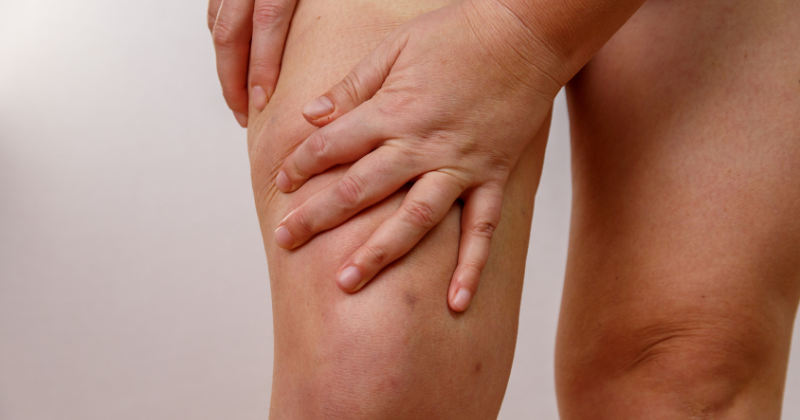 Geschwollene, schwere Beine bei Hitze: Ursachen, Behandlungen und Prävention | apomio Gesundheitsblog